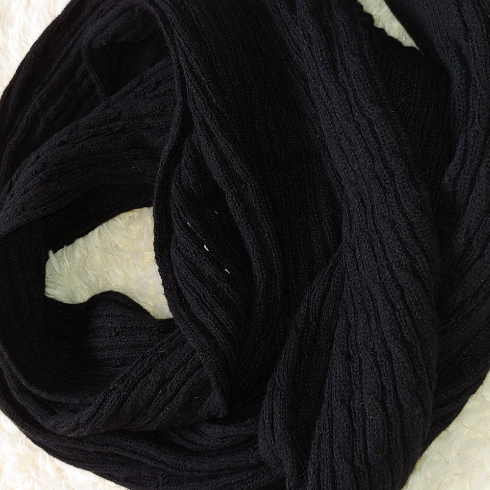 American Eagle cotton and nylon black cable scarf